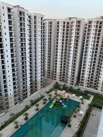 Master Bedroom in 3 BHK Apartment at Omaxe R2, Gomti Nagar – for Sale