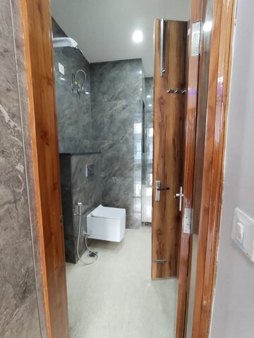 Furnished Amenities in 3 BHK Builder Floor at Saket – for Rent