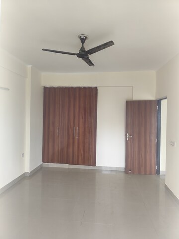 Room in 3 BHK Apartment at Futec Gateway, Sector 75 – for Rent