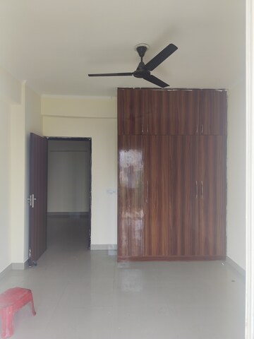 Furnished Amenities in 3 BHK Apartment at Futec Gateway, Sector 75 – for Rent