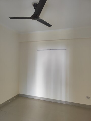 Room in 3 BHK Apartment at Futec Gateway, Sector 75 – for Rent