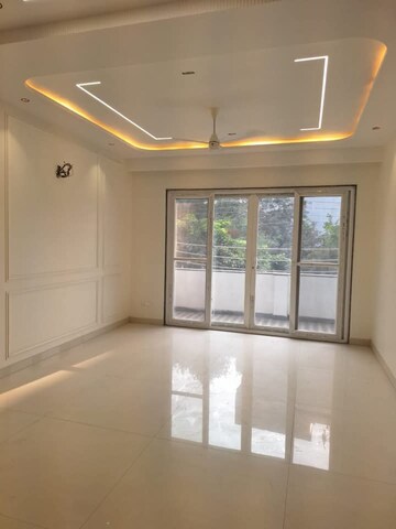 Room in 4 BHK Builder Floor at Saket – for Rent
