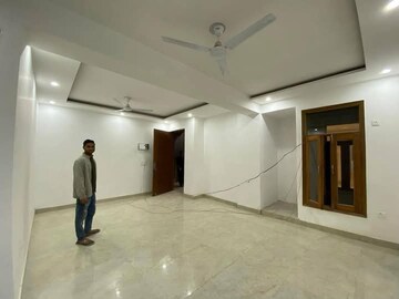 Room in 3 BHK Builder Floor at Saket – for Rent