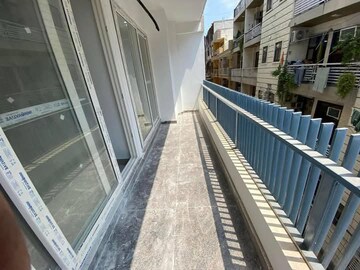 Balcony in 3 BHK Builder Floor at Saket – for Rent