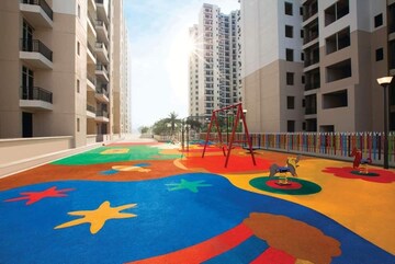 Swimming Pool in 3 BHK Apartment at Omaxe R2, Gomti Nagar – for Sale