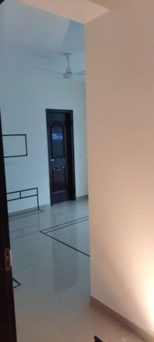 Furnished Amenities in 3.5 BHK Apartment at Omaxe R2, Gomti Nagar – for Sale