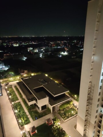 Furnished Amenities in 3.5 BHK Apartment at Omaxe R2, Gomti Nagar – for Sale
