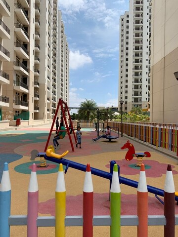 Swimming Pool in 3.5 BHK Apartment at Omaxe R2, Gomti Nagar – for Sale