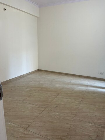 Room in 3 BHK Apartment at Gaur City 2 - 16th Avenue, Sector 16c Greater Noida – for Rent