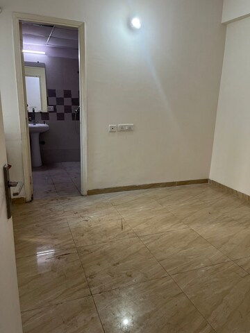 Room in 3 BHK Apartment at Gaur City 2 - 16th Avenue, Sector 16c Greater Noida – for Rent