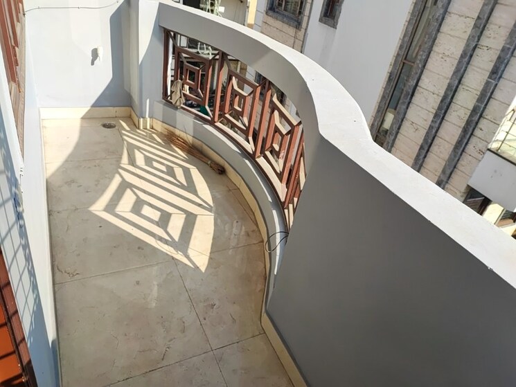 Balcony, geeta colony 2.5 Bedroom 950 Sq.Ft. Builder Floor In Geeta Colony Delhi 8241111