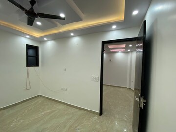 Room in 2 BHK Apartment at Jagatpuri – for Sale