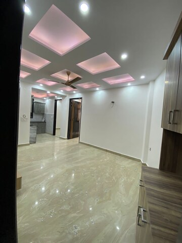 Room in 2 BHK Apartment at Jagatpuri – for Sale