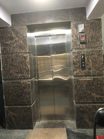 Lift in 2 BHK Apartment at Jagatpuri – for Sale