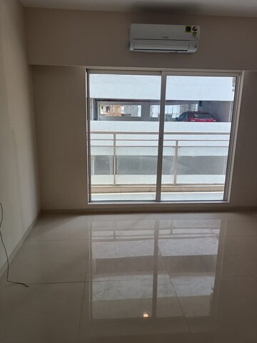 Room in 2 BHK Apartment at Sugee Atharva, Prabhadevi – for Rent