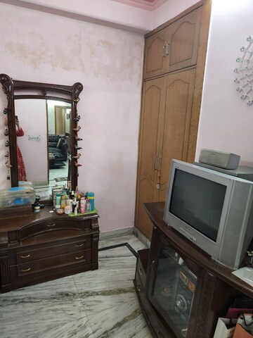 Furnished Amenities in 2 BHK Builder Floor at Vaishali Sector 5 – for Sale