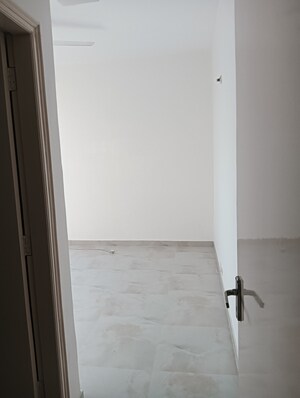 Room in 2 BHK Apartment at Pioneer Park Phase 1, Sector 61 – for Sale