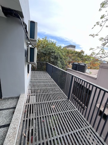 Balcony in 2 BHK Builder Floor at Ansal Sushant Lok I, Sector 43 – for Rent