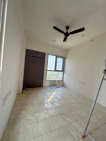Room in 2 BHK Apartment at Piramal Vaikunth, Balkum Pada – for Rent