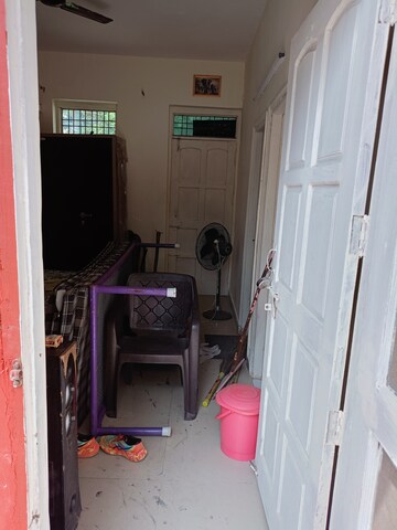 Master Bedroom in 2 BHK Independent House at Sector 40 – for Rent
