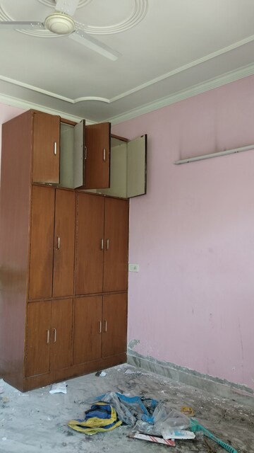 Furnished Amenities in 2.5 BHK Builder Floor at Sector 23 – for Rent