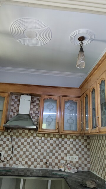 Furnished Amenities in 2.5 BHK Builder Floor at Sector 23 – for Rent