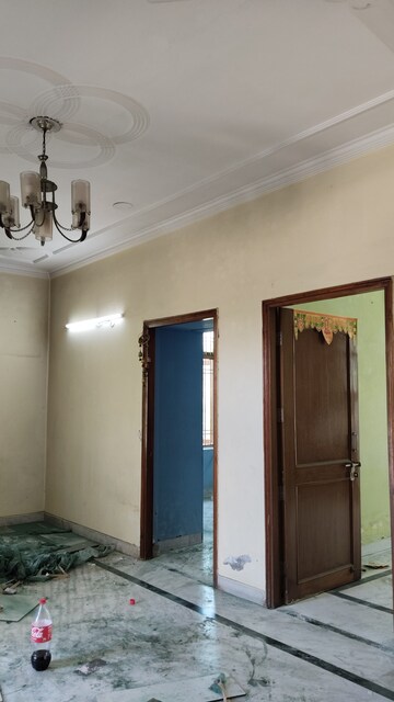Room in 2.5 BHK Builder Floor at Sector 23 – for Rent