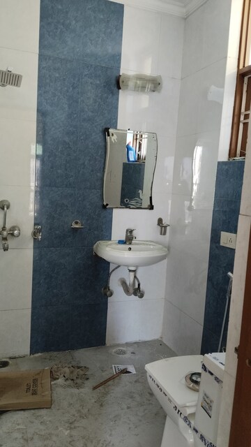 Bathroom in 2.5 BHK Builder Floor at Sector 23 – for Rent