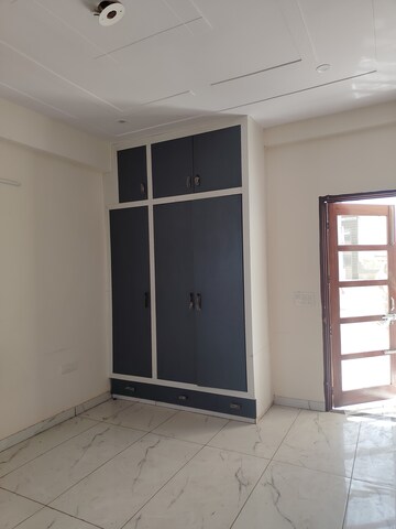 Room in 2 BHK Builder Floor at Sector 02 – for Rent