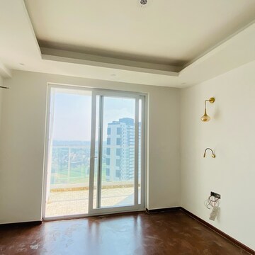 Room in 3 BHK Apartment at Omaxe Lake, Mullanpur – for Sale