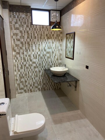 Bathroom in 3 BHK Builder Floor at Express Green, Sector 44 – for Rent