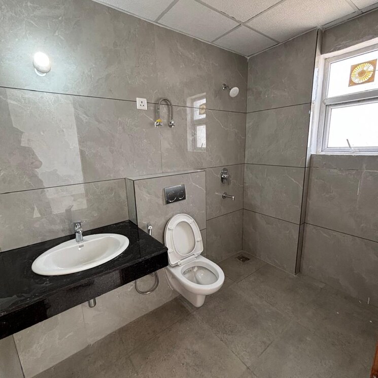 Bathroom, omaxe-lake 3 Bedroom 1850 Sq.Ft. Apartment In Mullanpur Chandigarh 8419938