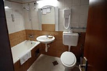 Bathroom in 2 BHK Apartment at Suncity Essel Tower, Sector 28 – for Rent