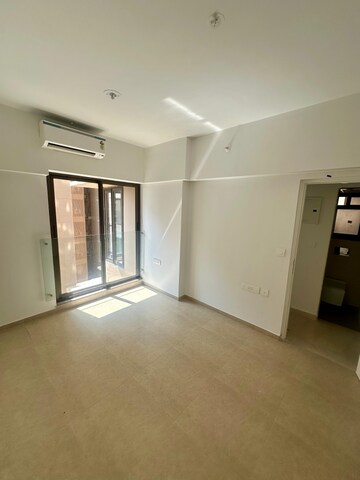 Room in 3 BHK Apartment at Kanakia Silicon Valley, Powai – for Rent