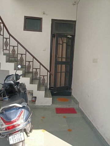 Parking in 2 BHK Independent House at Gomti Nagar – for Rent