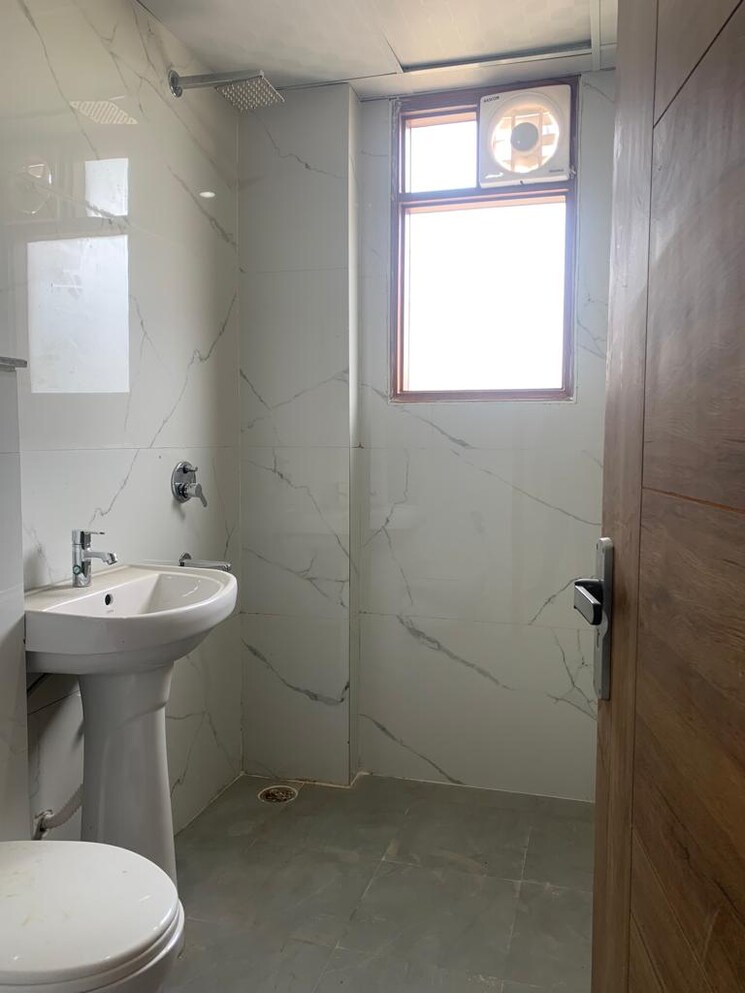 Bathroom, chattarpur 2 Bedroom 80 Sq.Yd. Apartment In Chattarpur Delhi 8420040