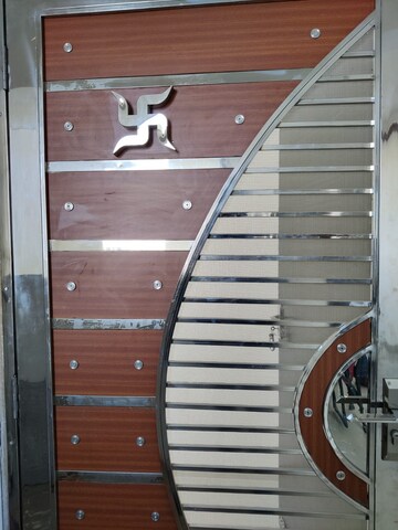 Staircase in 2.5 BHK Apartment at Mahagun Mantra I, Sector 10 Greater Noida – for Rent
