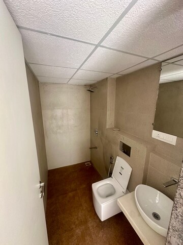 Attached Bathroom in 3.5 BHK Apartment at Kanakia Silicon Valley, Powai – for Rent