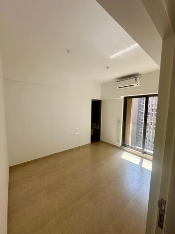 Room in 3.5 BHK Apartment at Kanakia Silicon Valley, Powai – for Rent
