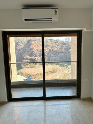 Room in 3.5 BHK Apartment at Kanakia Silicon Valley, Powai – for Rent