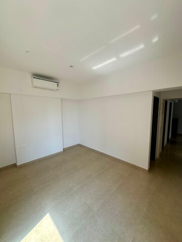 Room in 3.5 BHK Apartment at Kanakia Silicon Valley, Powai – for Rent