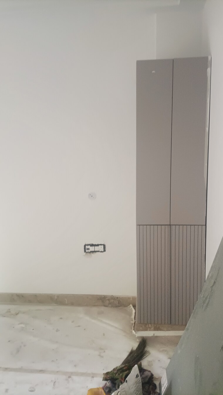 Room, vikas puri 3.5 Bedroom 200 Sq.Yd. Builder Floor In Vikas Puri Delhi 8420235