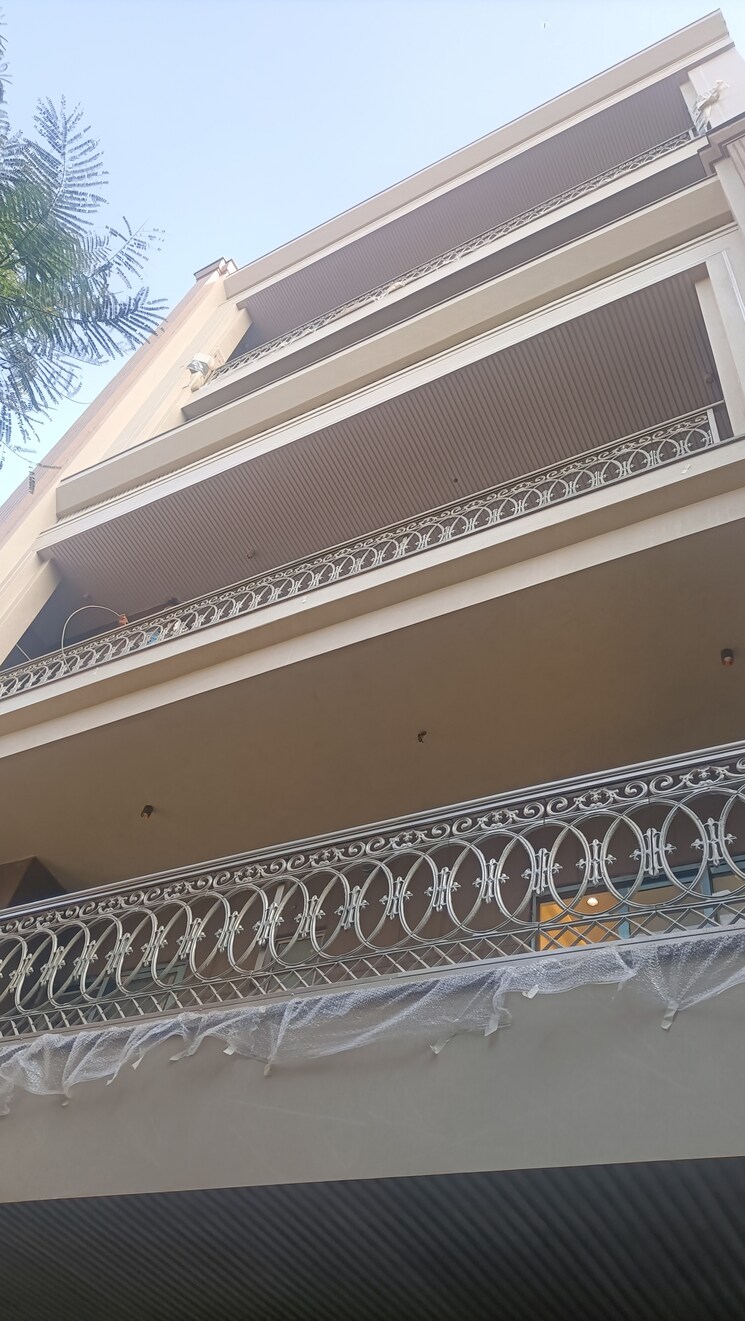 undefined, vikas puri 3.5 Bedroom 200 Sq.Yd. Builder Floor In Vikas Puri Delhi 8420235