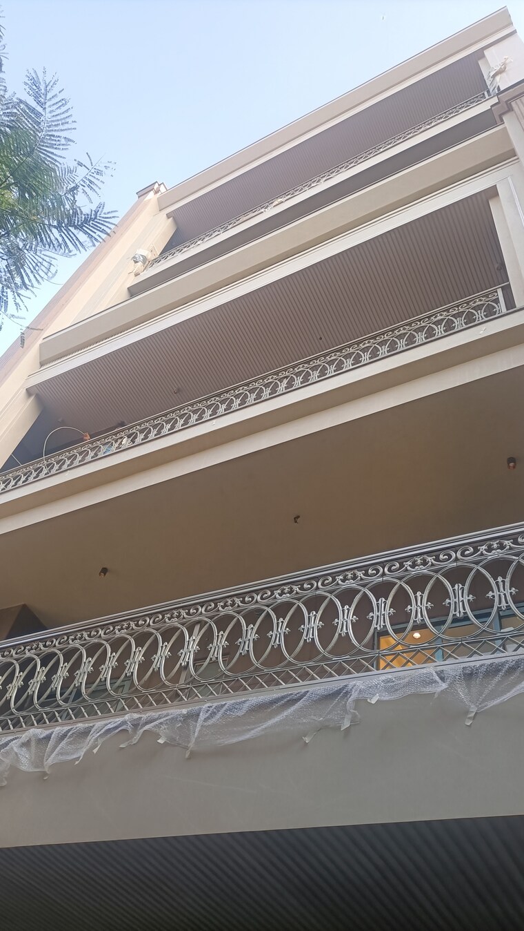 undefined, vikas puri 3.5 Bedroom 200 Sq.Yd. Builder Floor In Vikas Puri Delhi 8420235