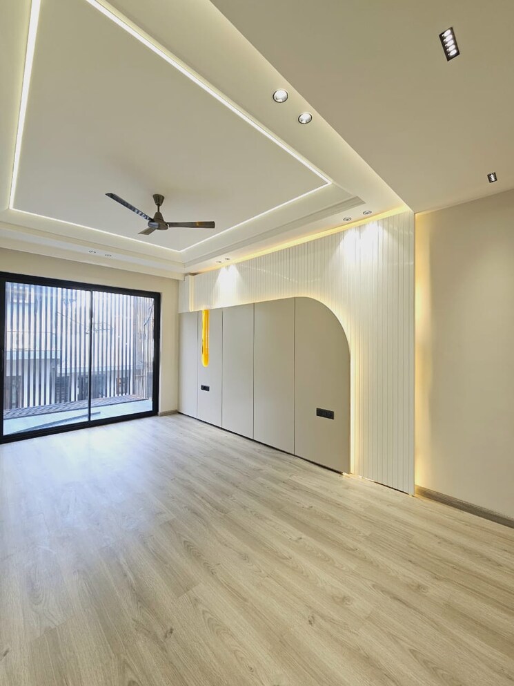 Room, south city 2 4 Bedroom 275 Sq.Yd. Builder Floor In South City 2 Gurgaon 8420283