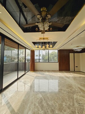 Room in 4 BHK Builder Floor at South City 2 – for Sale