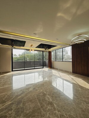 Building Lobby in 4 BHK Builder Floor at South City 2 – for Sale