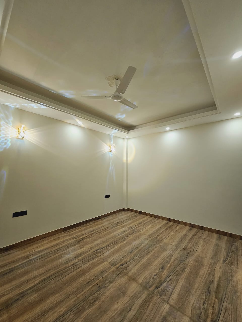 4 BHK + Pooja Room,Servant Room,Study Room,Extra Room Builder Floor For Sale in Auram Floor South City 2 