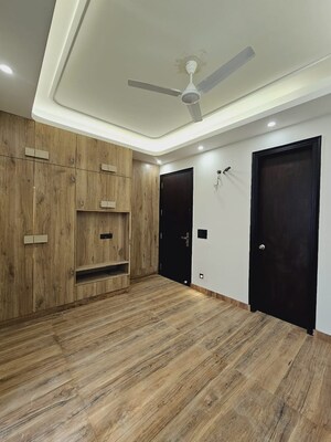 Room in 4 BHK Builder Floor at South City 2 – for Sale