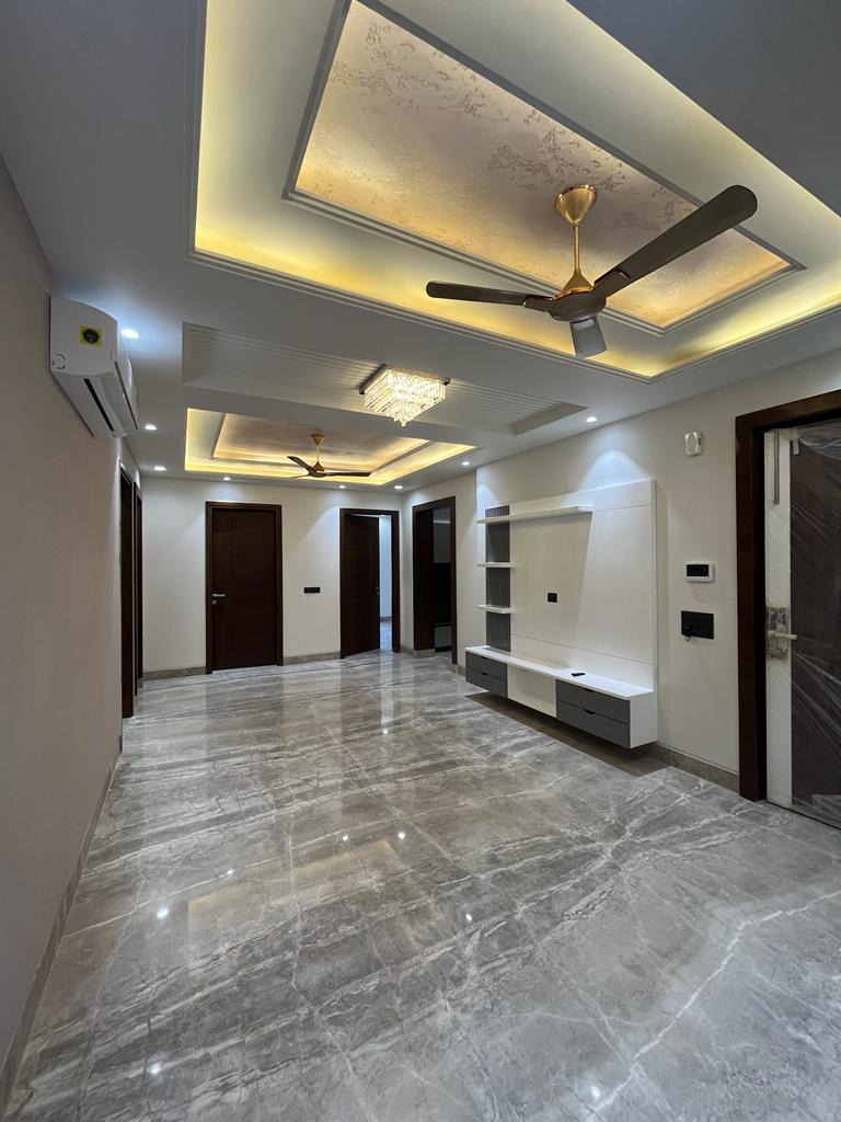 4 BHK + Pooja Room,Servant Room,Study Room,Extra Room Builder Floor For Sale in Auram Floor